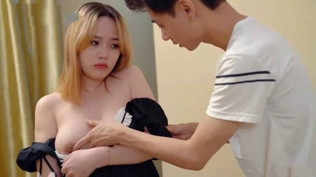 Cậu chủ dâm bạo dâm em người hầu vú to xinh đẹp